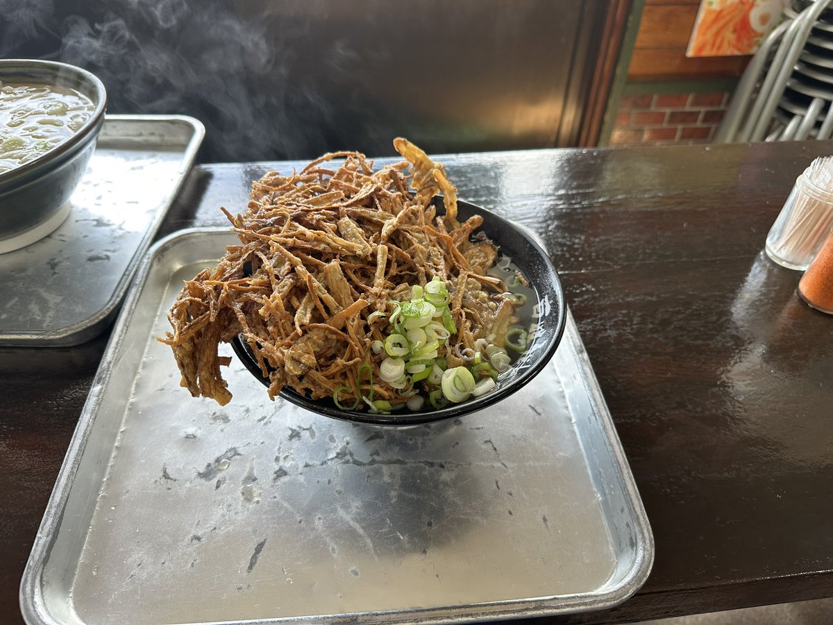 zone_304's tweet photo. 今日はオモウマで有名な宮崎の百姓うどんに言ってきました😊
店主の方もパワフルだったんで時分も負けじと対抗して大声出しました。
また、機会があればいきたいです☺️ https://t.co/AOTL6JaIn7