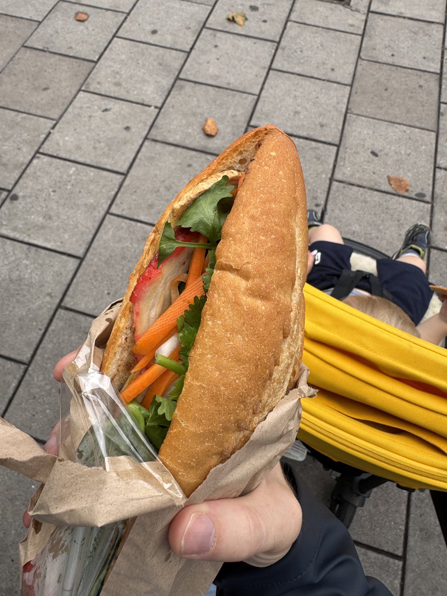 s8mb's tweet image. Enjoyed one of the best banh mis I’ve had at the Baguette King in Bermondsey. Perfect bread!