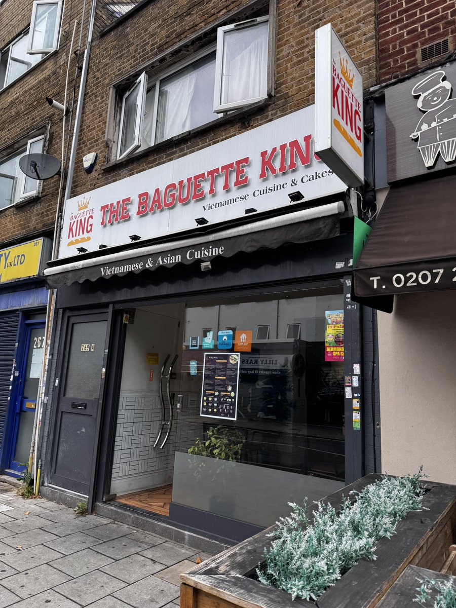 s8mb's tweet image. Enjoyed one of the best banh mis I’ve had at the Baguette King in Bermondsey. Perfect bread!