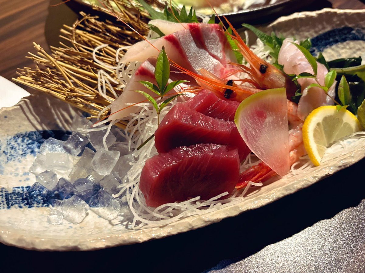 お久しぶりです🐬
珍しく夏バテにもなっていません！とっても元気です！選挙も行ってきました！
最近は忙しくてまったく何も書いてないけど、夏が終わるくらいには既存のものに手をつけていきたいです。
涼しそうな写真ないかなー？って思ったけど何もなかった！これはこのあいだ食べたお刺身！🍣