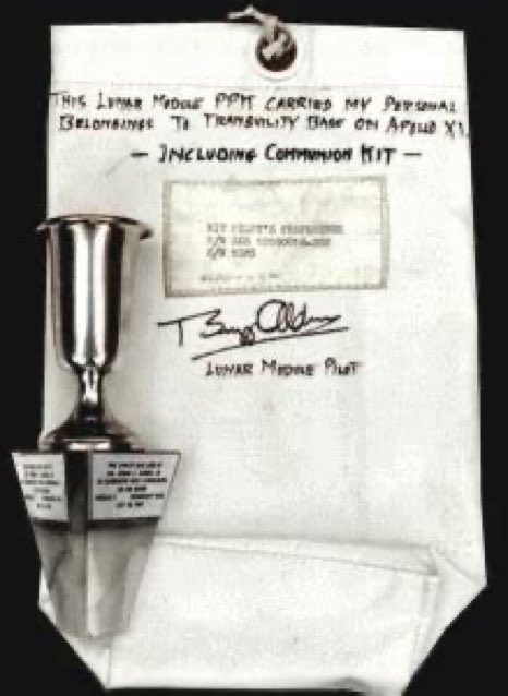HistoricalRook's tweet image. #OTD July 20, 1969:
Buzz Aldrin takes communion on the moon during the Apollo 11 landing. Astronaut Buzz Aldrin who was an elder of Webster Presbyterian church near Houston, had obtained permission from the Presbyterian General Assembly to serve Communion to himself during the…