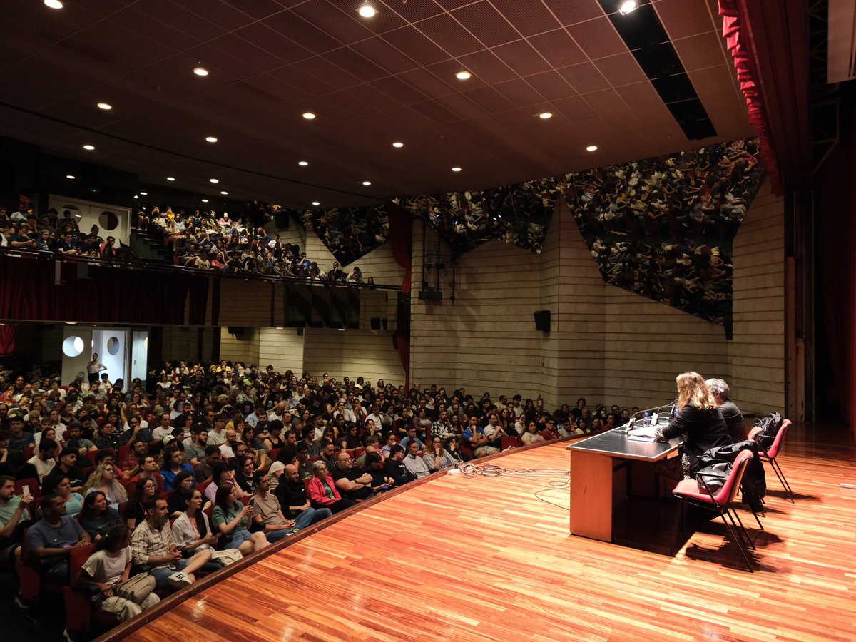 Sin lugar a dudas, una de las autoras más interesantes de la actualidad, una voz única con un universo de lo más personal… Agustina Bazterrica, de cuya compañía hemos podido disfrutar en el #celsius2025