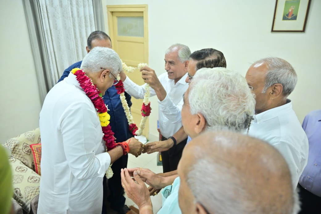 gssjodhpur's tweet photo. जोधपुर में जय नारायण विश्वविद्यालय पेंशनर्स सोसाइटी व पेंशनर्स संघर्ष समिति के आदरणीय सदस्यों, सेवानिवृत्त शिक्षकों एवं कर्मचारियों से आत्मीय भेंट हुई। 

राजस्थान सरकार के माध्यम से टर्म लोन के तहत 100 करोड़ रुपए स्वीकृत होने और इसमें से पेंशनर्स के लिए 50 करोड़ रुपए की राशि का प्रावधान किए जाने पर सभी ने माननीय मुख्यमंत्री श्री भजनलाल शर्मा जी का आभार व्यक्त किया। इस दौरान पेंशन सम्बन्धी समस्या का स्थाई समाधान किए जाने पर भी विस्तार से चर्चा हुई।

@BhajanlalBjp