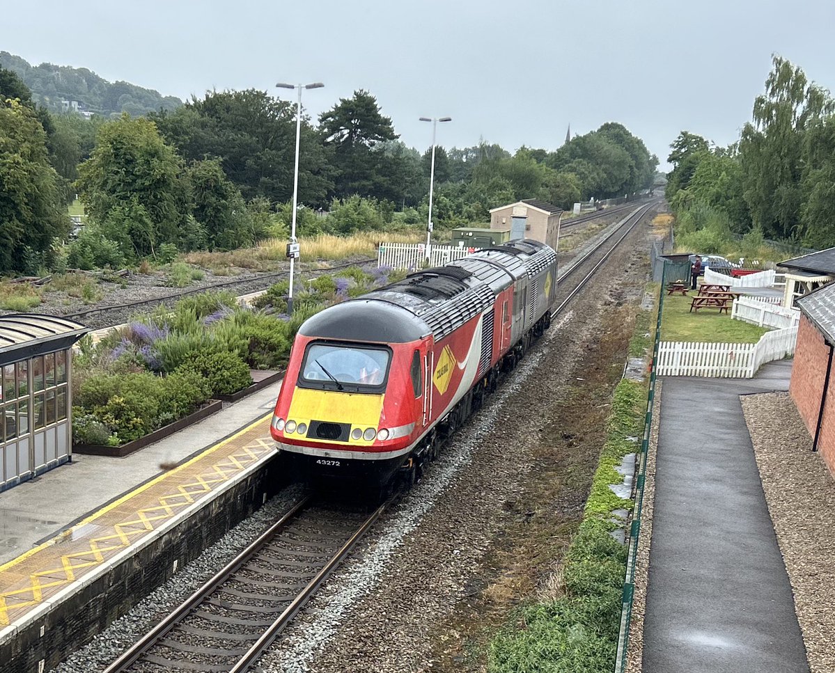 89Scunthorpe's tweet image. William Bagnall 2746 “the duke” in steam today at @wyvernrail @railway200 gala and two HST power cars through duffield main line