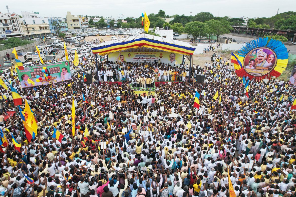 draramadoss's tweet photo. வன்னியர்களுக்கு தனி இட ஒதுக்கீடு வழங்கலாம் என உச்சநீதிமன்றம் ஆணையிட்டு 1208 நாட்களாகியும், அதை நிறைவேற்றாத சமூக நீதி விரோத திமுக அரசை கண்டித்து, வன்னியர்களுக்கு தனி இட ஒதுக்கீடு வழங்க வலியுறுத்தி, பாட்டாளி மக்கள் கட்சியின் சார்பில் விழுப்புரத்தில் நடைபெற்ற மாபெரும் மக்கள் திரள் போராட்டத்தில் பங்கேற்ற போது.!

#CasteCensus | #BackwardnessSurvey | #SocialJustice | #VanniyarReservation