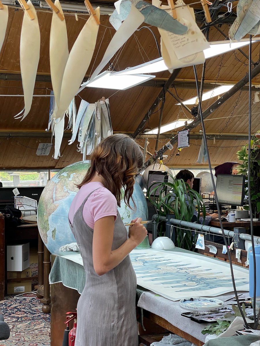 Bellerby & Co Globemakers (@globemakers) on Twitter photo Set of gores being hand painted for framing on a wall -
bellerbyandco.com/product/flat-m… #mapmaker #globemaker Set of gores being hand painted for framing on a wall -
bellerbyandco.com/product/flat-m… #mapmaker #globemaker