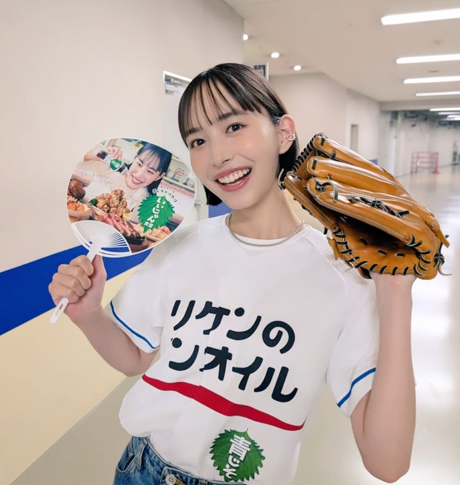 井桁弘恵 ホワイトTシャツ MZFLCLB008_01c.jpg