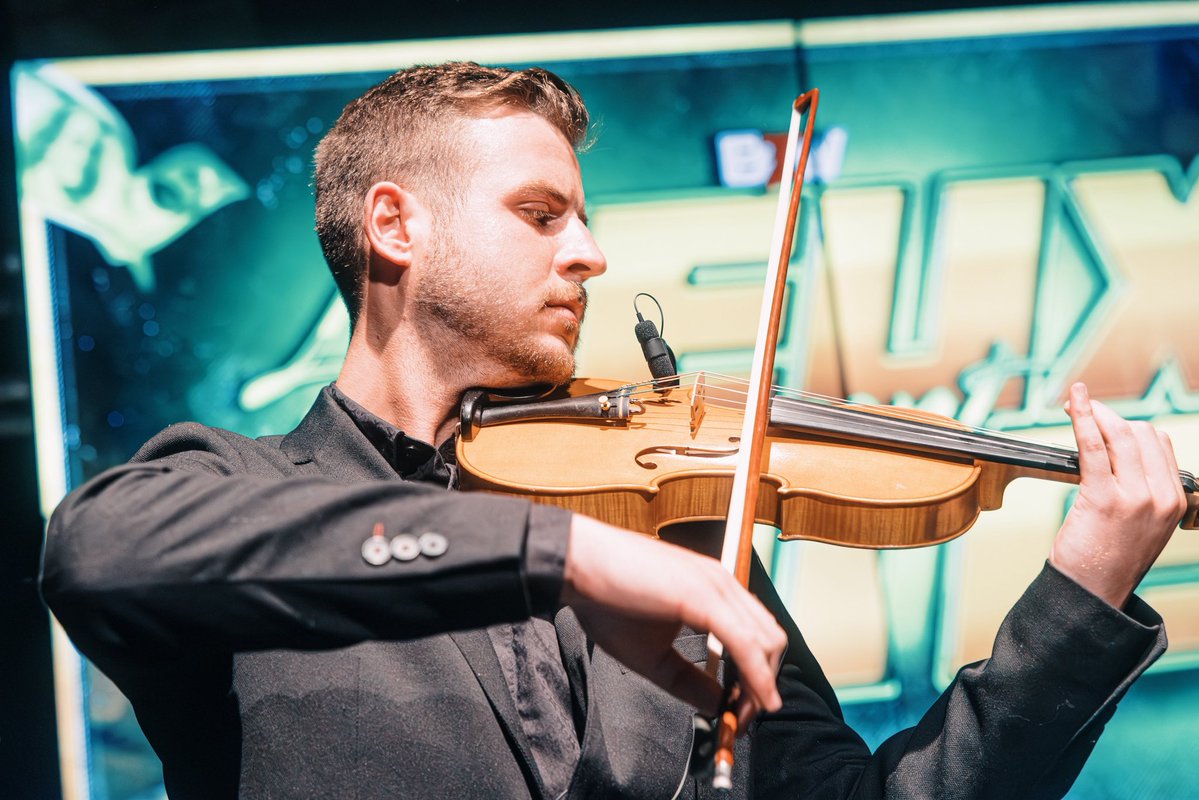 bzw_wrestling's tweet image. 🔥 Revivez l’entrée magistrale de notre champion WORLD BZW @JosephfenechJR , porté par le violon envoûtant de Edwin_musicc 🎻
Les frissons ont envahi tout le casino… un moment gravé dans l’histoire de la Zone…
#MechantMechant