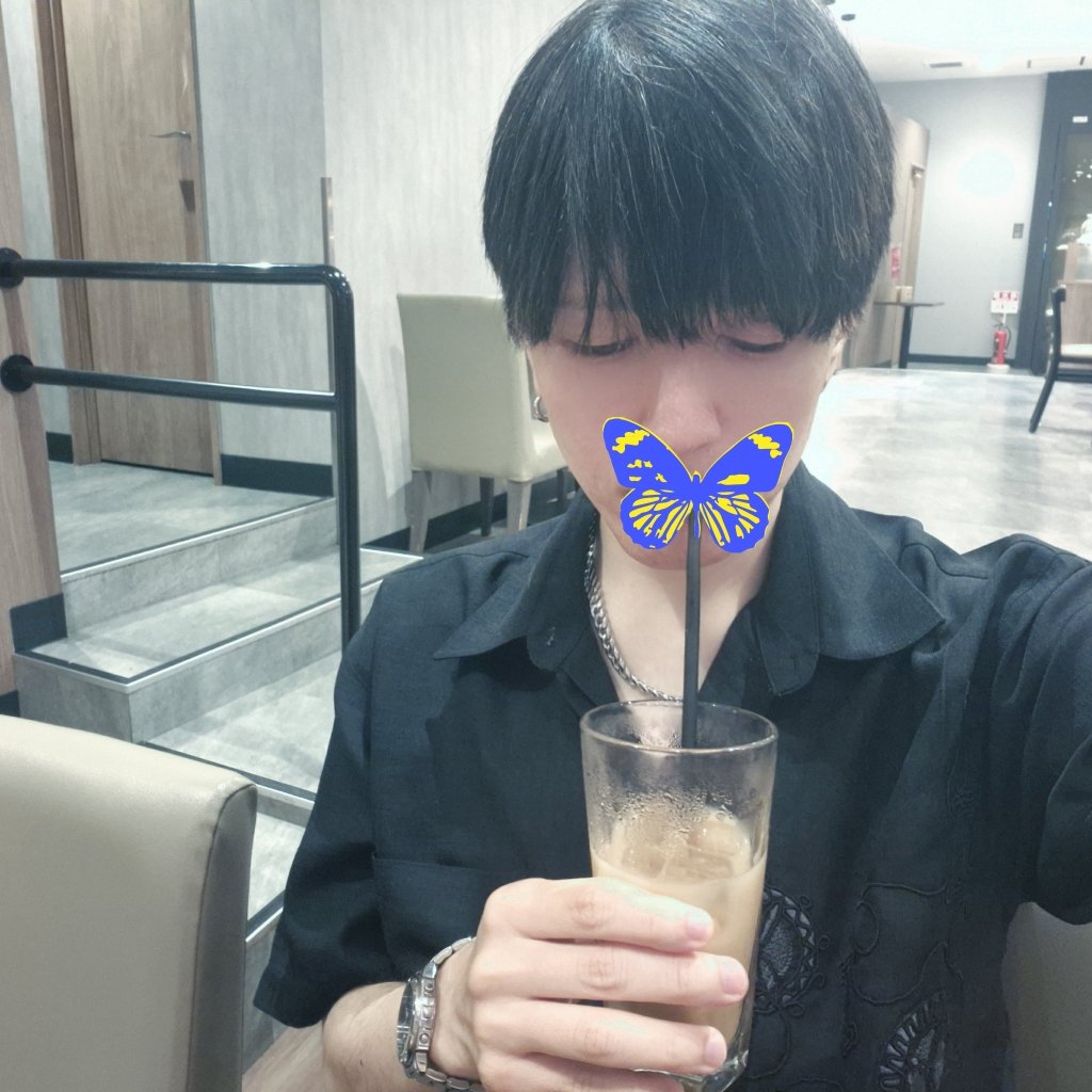 kenpi208's tweet image. #カフェ 
夜の散歩がてらアイスコーヒーなうなケンピ氏☕