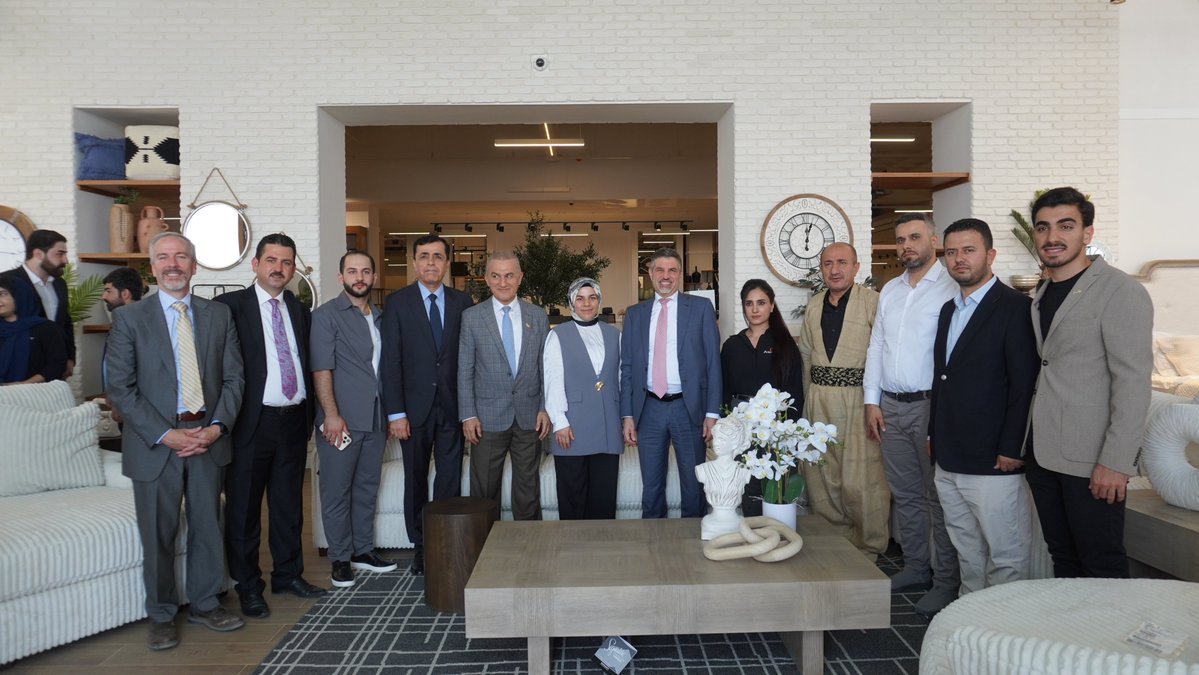 USCGERBIL's tweet image. CDA Fagin met with AmCham members, visited the Diwan Group’s new Ashley Home Store showroom in Erbil, & the largest Burger King Iraq franchise in the region. Good to meet businesses & entrepreneurs who brought iconic US brands to IKR & are bolstering U.S.-IKR economic ties.