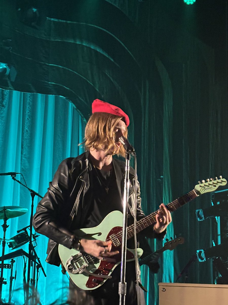 amcwtbd's tweet image. waiting 6 years for my favorite artist to come to europe as never been more worth it. goodbye for cryin’ out loud tour you were everything to me.
