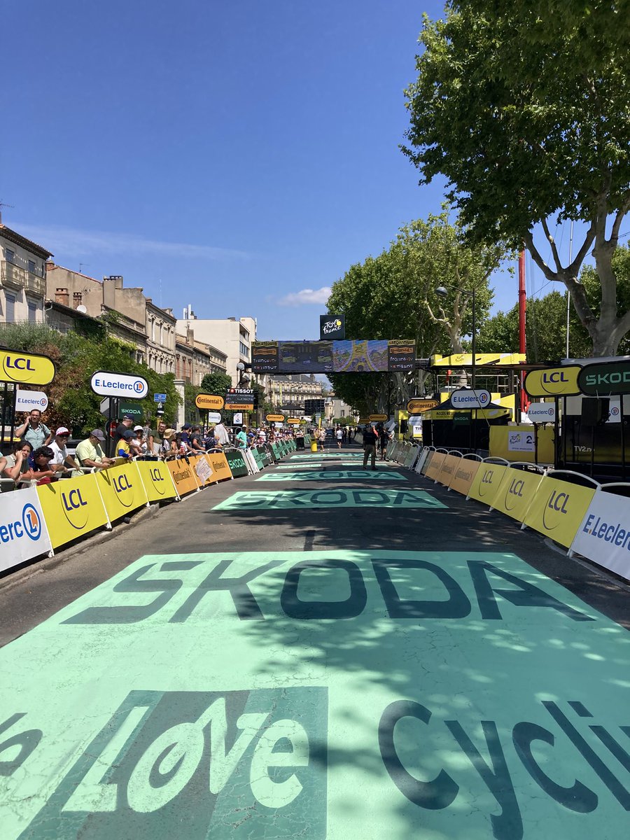 Étape 15 bureau du jour
Journée pour les baroudeurs 
À surveiller le facteur vent dans le final 
#TDF2025 #LesRP #Carcassonne