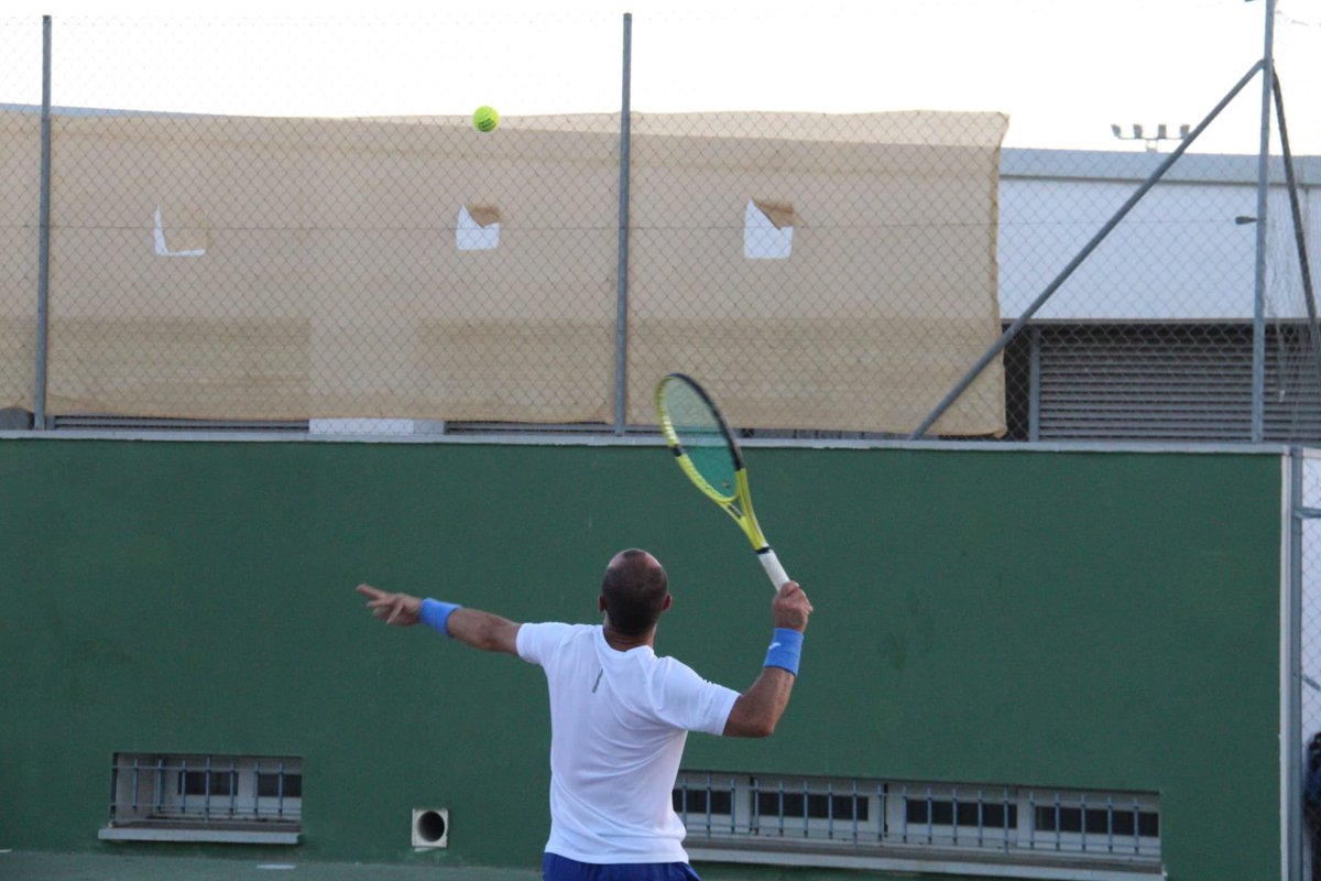 Ayto_Cartama's tweet image. Continúan las actividades veraniegas de la XII edición Azahar Joven.
En esta ocasión con el V Torneo de Tenis Nocturno que este fin de semana se celebraba en nuestra ciudad.
#Cártama #verano2025 #ocio #deporte #juventud