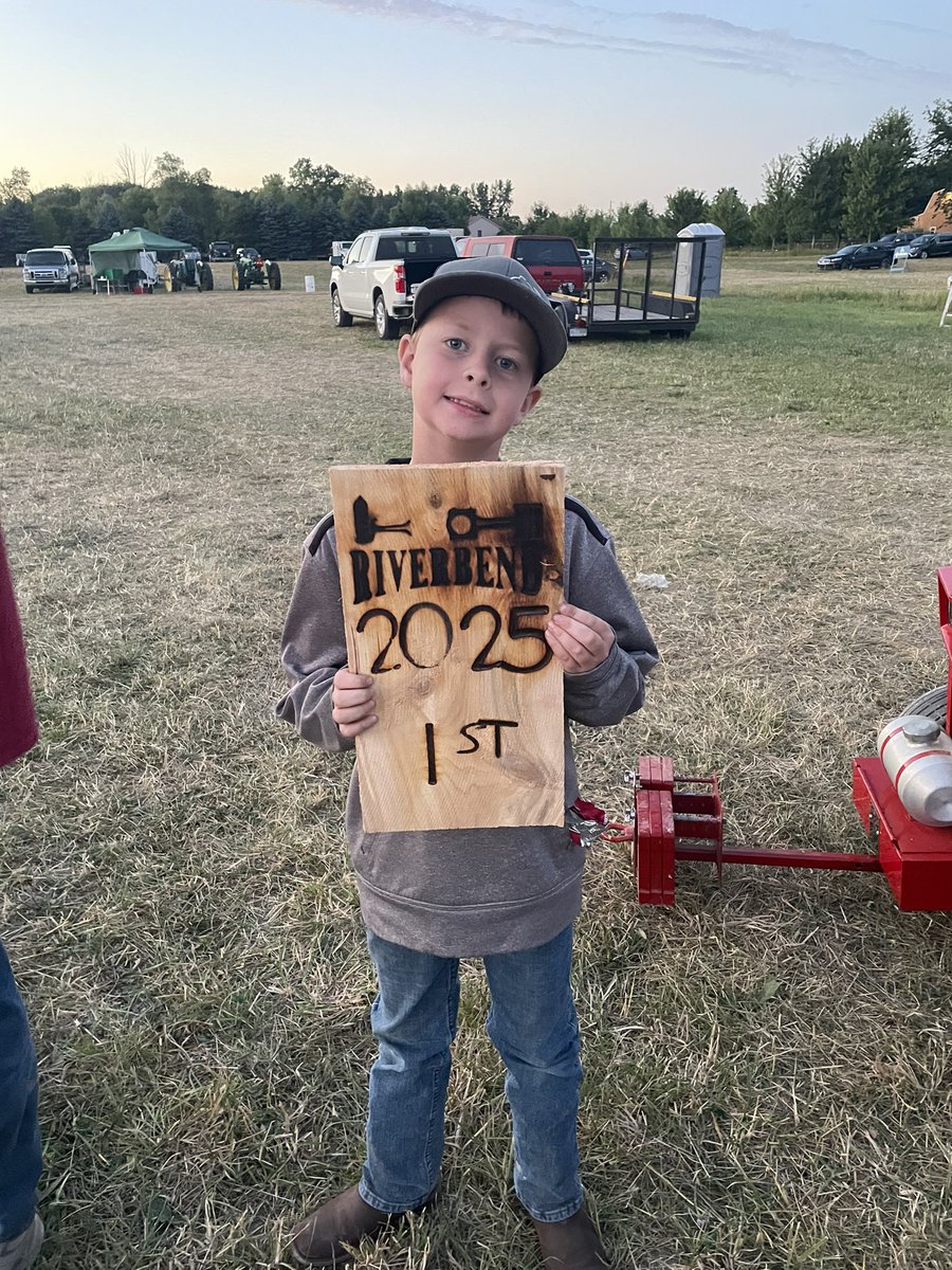 CountryBoyPull's tweet photo. We’re a few days late but let’s just say that Thursday night was smiles all around!

The Country Boys Pulling Team took home 4 wins, 3 seconds, and a 3rd…AND Jack took home his 1st shingle! 💪🏻

The track was TRICKY to start the night but turned into an awesome power track! https://t.co/Q5ZKNMTsl4