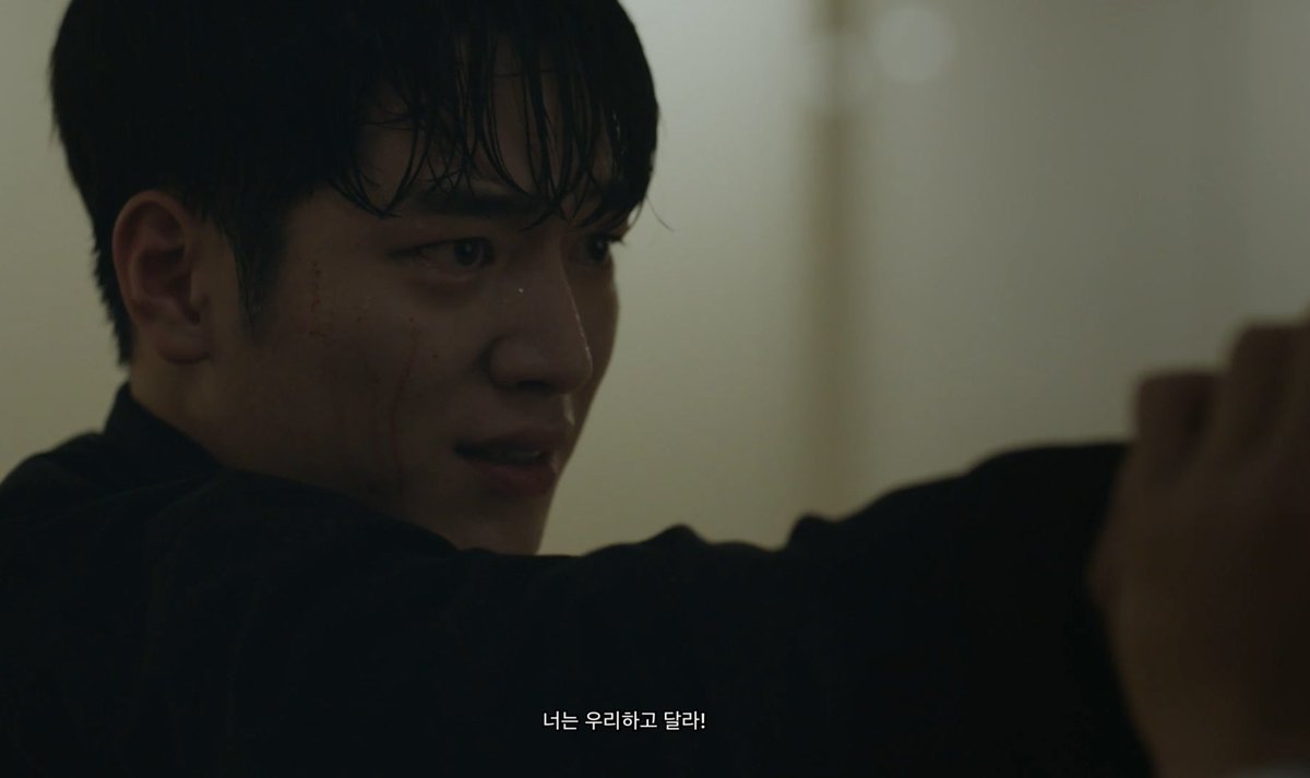 _lanmong's tweet image. 미친 드라마는 여름에 찍어야 아름다운 게
왓쳐만 봐도 다들 잠 못 자고 충혈된 눈으로
땀 한가지 흘린 지친 얼굴하고 미친 연기를 함