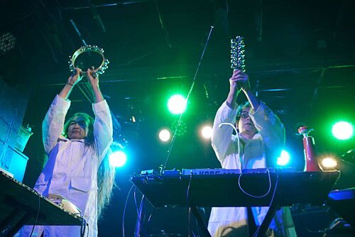 nagaigrape's tweet photo. 9/27(土)に京都にてピラニカと共演する、A.C.Eを紹介します。
彼らは80'sから活動する、関西出身のテクノ、エレクトロニカユニットですが、そのような粗野な括りに収まらない、とてもユニークで見応え、聴き応えのあるヤツらなのです。　→続く https://t.co/Bb1tfA7EBM
