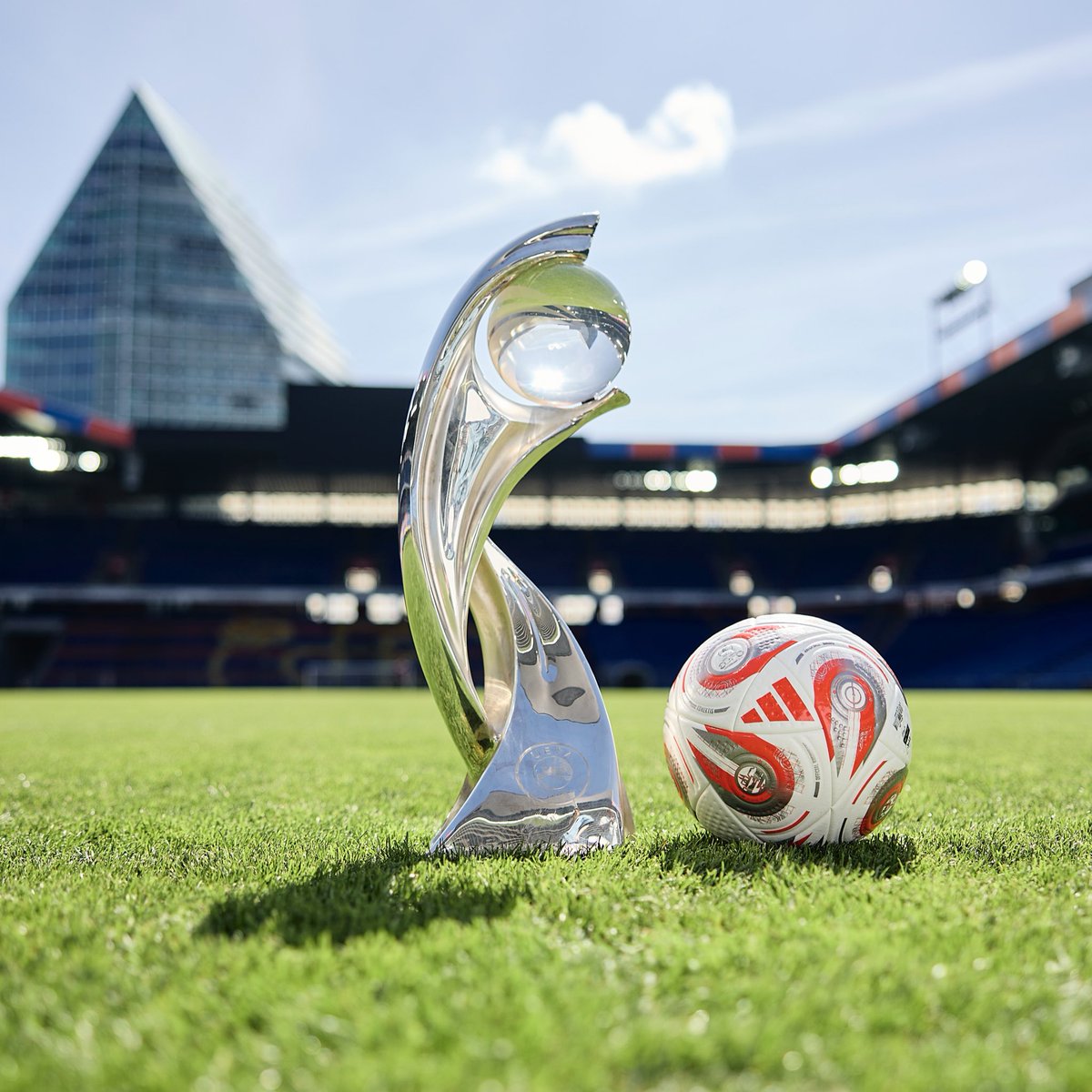 adidasfootball's tweet image. the closer to the crown, the louder the game. πβ
the official match ball for the Womenβs EURO semis and final has arrived, ready for the biggest moments under the brightest lights. β¨