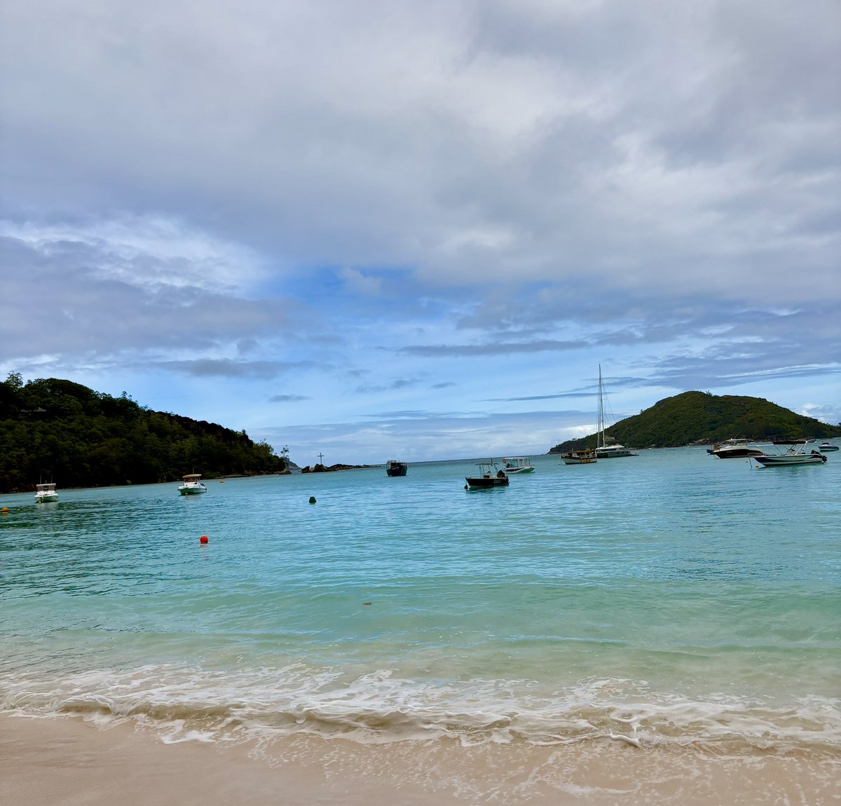 parthaskar's tweet image. #SeychellesSunday
Itโs a lazy afternoonโฆ