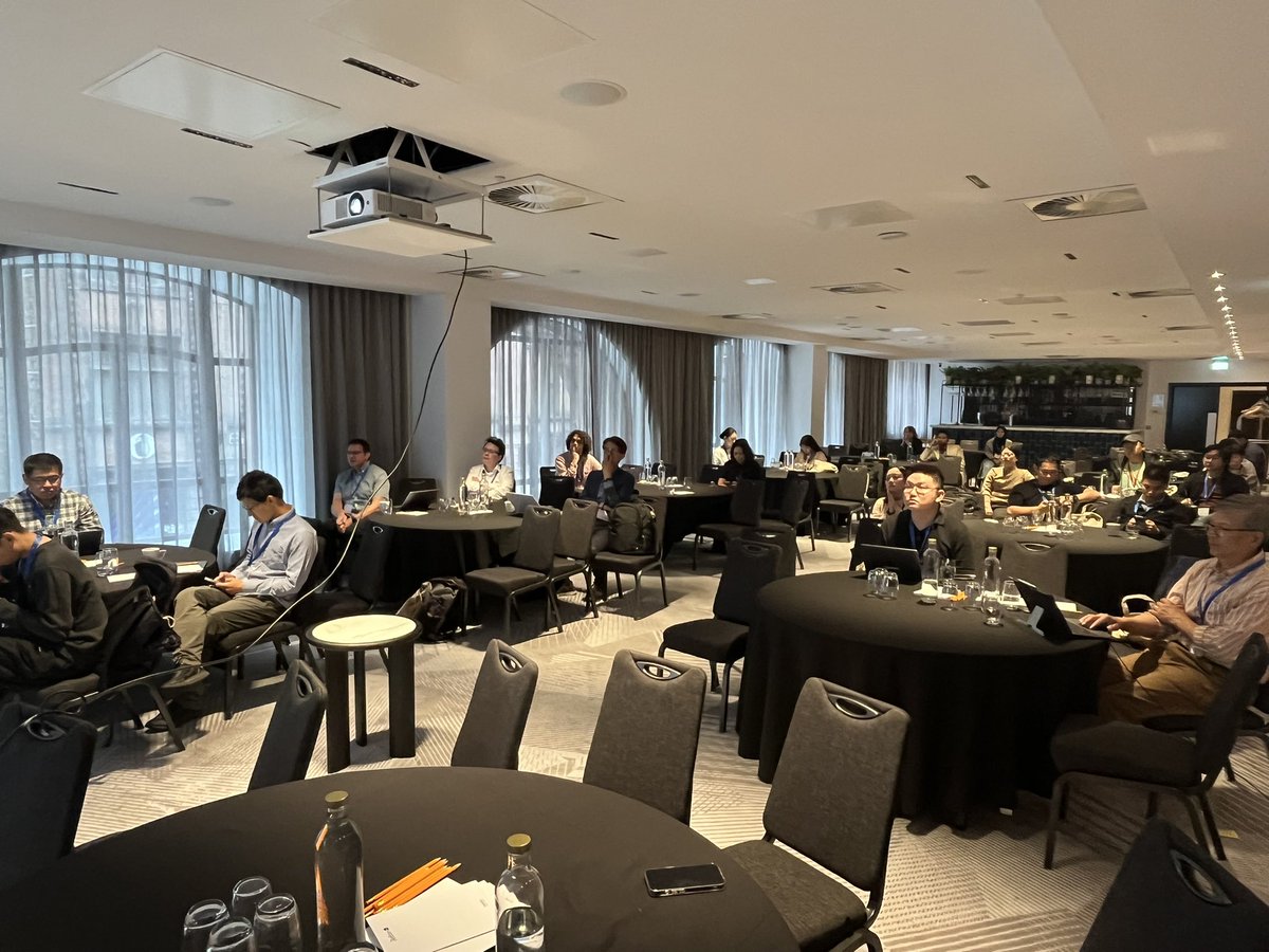 ir_glasgow's tweet image. A strong turnout and an attentive audience for @mengzaiqiao’s presentation at the #ICDCS2025 tutorial on Integrating Knowledge Graphs into Large Language Models. Great to see such strong interest in this important topic! Pictures by @iadh