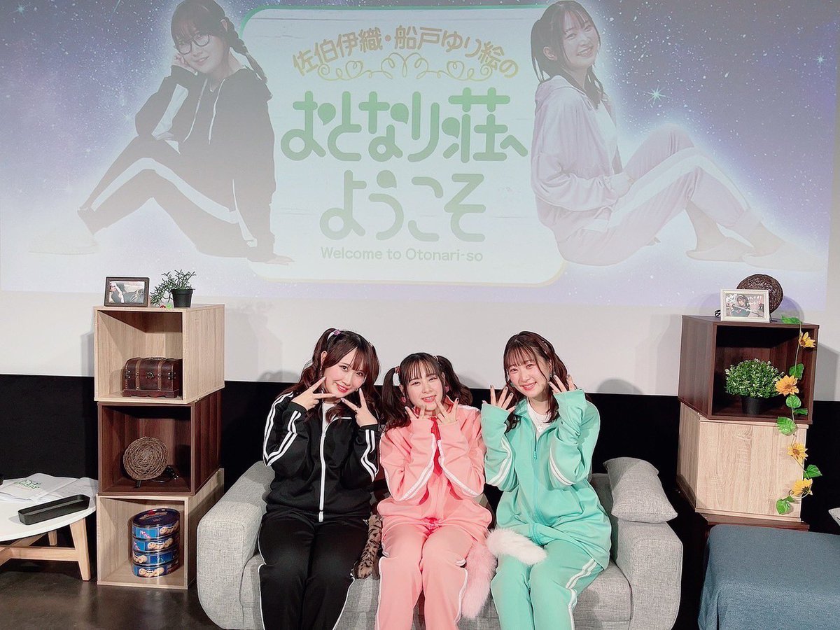 Yurie_Funato's tweet image. #おとなり荘
第一部&amp;amp;二部もありがとうございました〜！！
かおりんも来れてリベンジできてよかったし、いつものコーナーや歌も歌えてとっても楽しかったなぁ🥳
またいつかおとなり荘が復活しますように…！