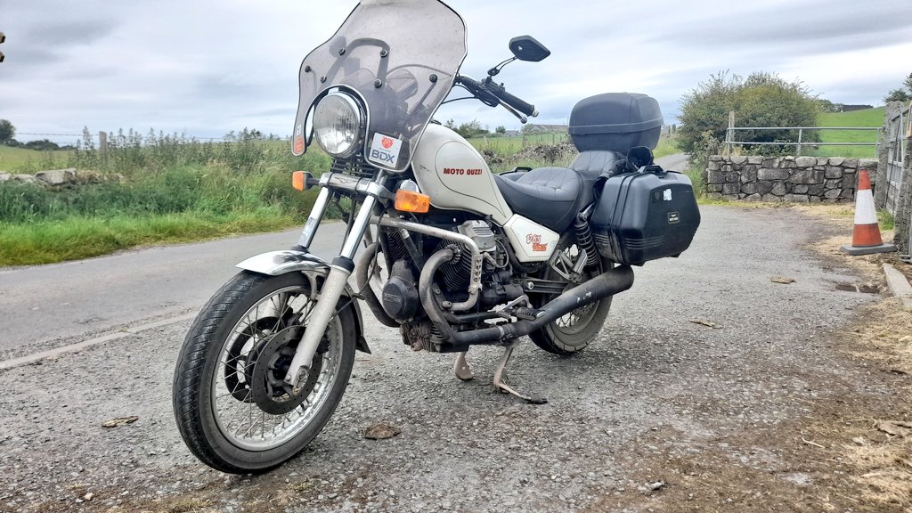 Been out for a little pootle early this morning. Nice and pleasant and now it's dogs on the beach time 😁😁
#MotoGuzzi #dogs #BDXclub