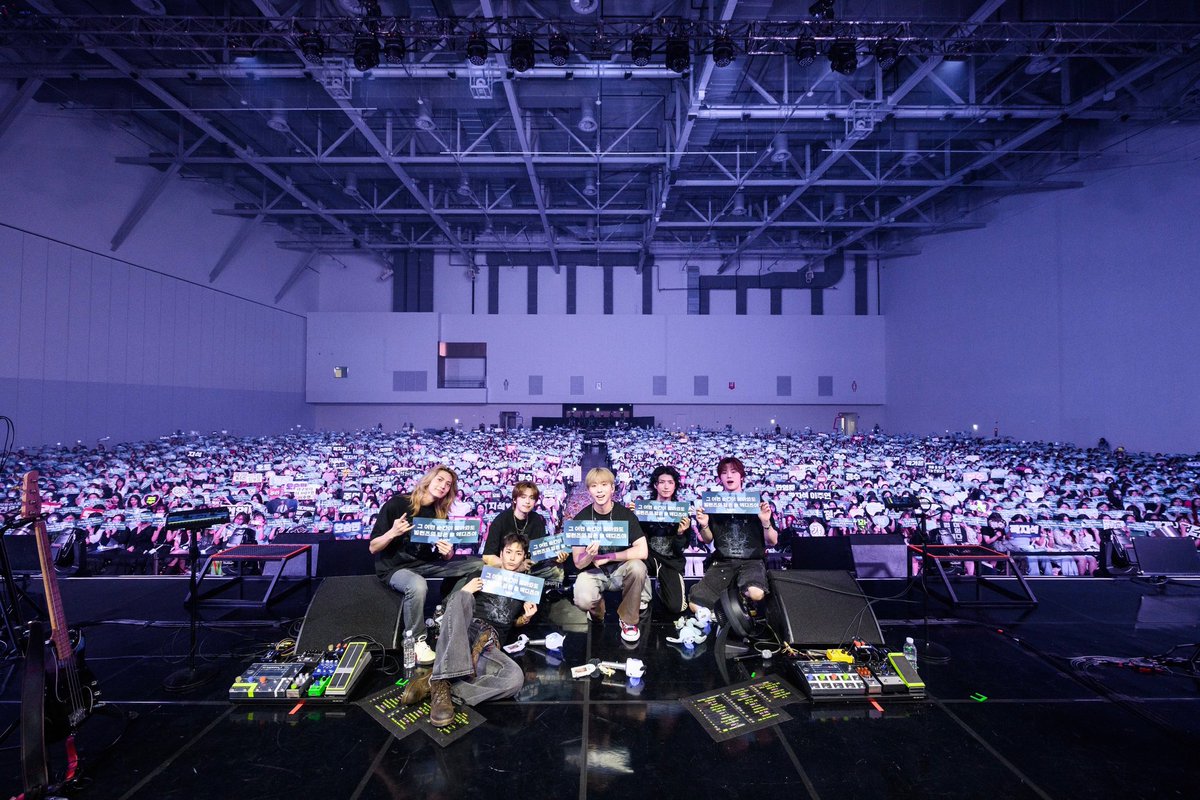 XH_official's tweet image. [ #Xtra_Scenes ]

그 어떤 순간이 찾아와도
엑디즈의 답은 늘 빌런즈야💚✨

#XdinaryHeroes #엑스디너리히어로즈
#Beautiful_Mind_WorldTour
#Beautiful_Mind
#WE_ARE_ALL_HEROES