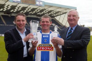 Extremely rare player issue Ian Durrant <a href="/KilmarnockFC/">Kilmarnock FC</a> shirt from season 2001/02. This season also marked the end of the former internationals 18-year career in Scottish football when he made a cameo last 5 minute appearance in the 2-2 draw to Dundee Utd on 12 May. What a player💙