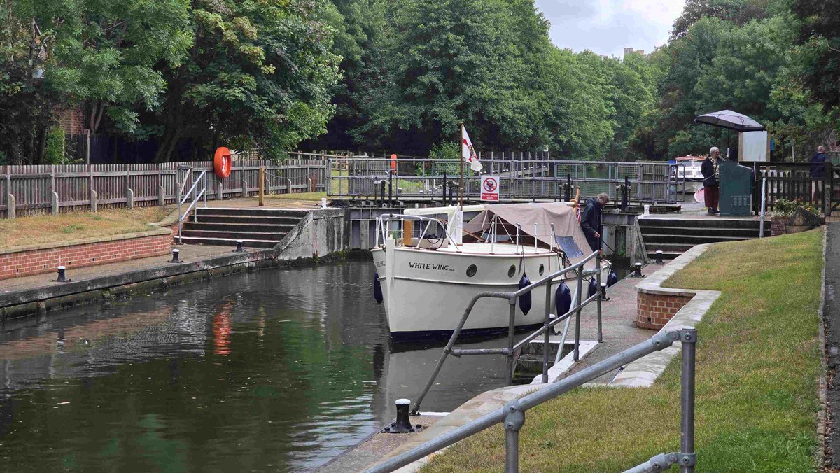 Traffic at my lock  #Thames #boating #Windsor <a href="/Dunkirk_Ships/">Dunkirk Little Ships</a> #WhiteWing <a href="/kriscruisers/">Kris Cruisers</a>