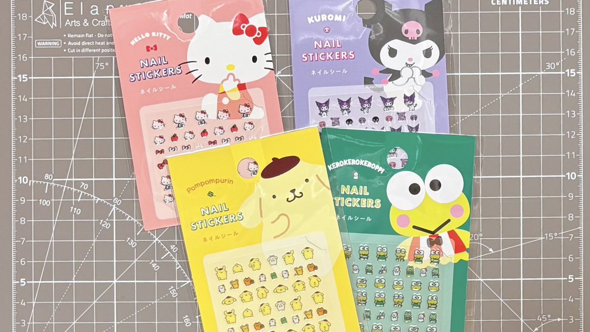 lunapoyon's tweet image. セリアのサンリオネイルシール、ミニチュアに貼るだけでかわいいサンリオグッズがたくさんできます💕
#シルバニア工作 #セリア