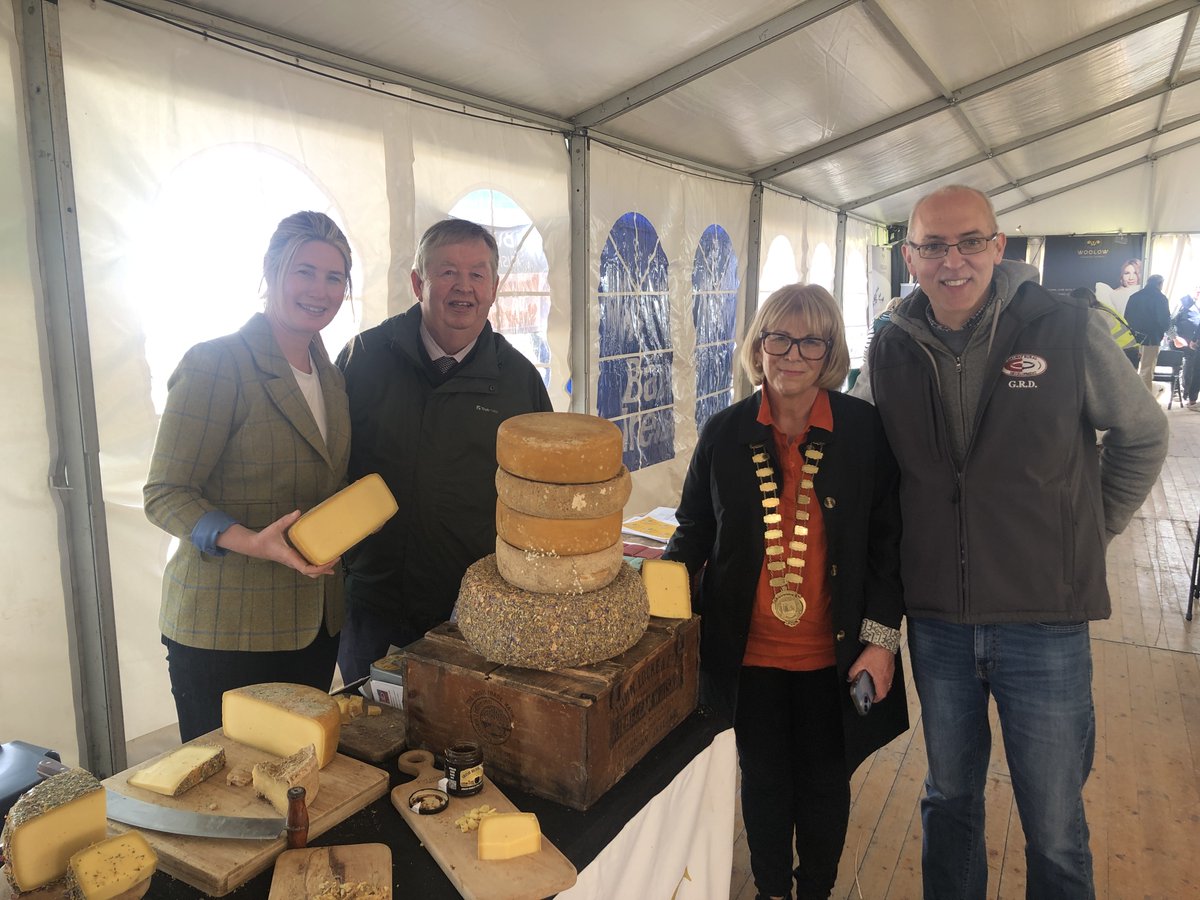 Braitheann an agraibhia agus an Turasóireacht, péire de na hearnálacha fiontraíochta dúchasacha is láidre atá againn, go mór ar an gcaipiteal nádúrtha agus ar acmhainní daonna i gceantair thuaithe.