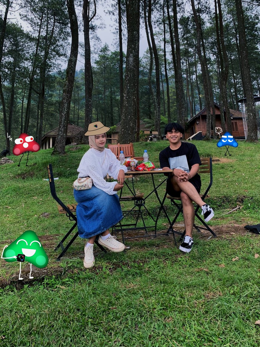 JPuurnomoa's tweet image. 📍Jl. Ke Candi Gedong Songo, Krajan, Banyukuning, Bandungan, Kabupaten Semarang, Jawa Tengah
Relaxing coffee in the middle of a pine forest, accompanied by my girlfriend, snacks, laughter, and an imaginary character who comes to life named @KiteAI_Intern as if nature is also…