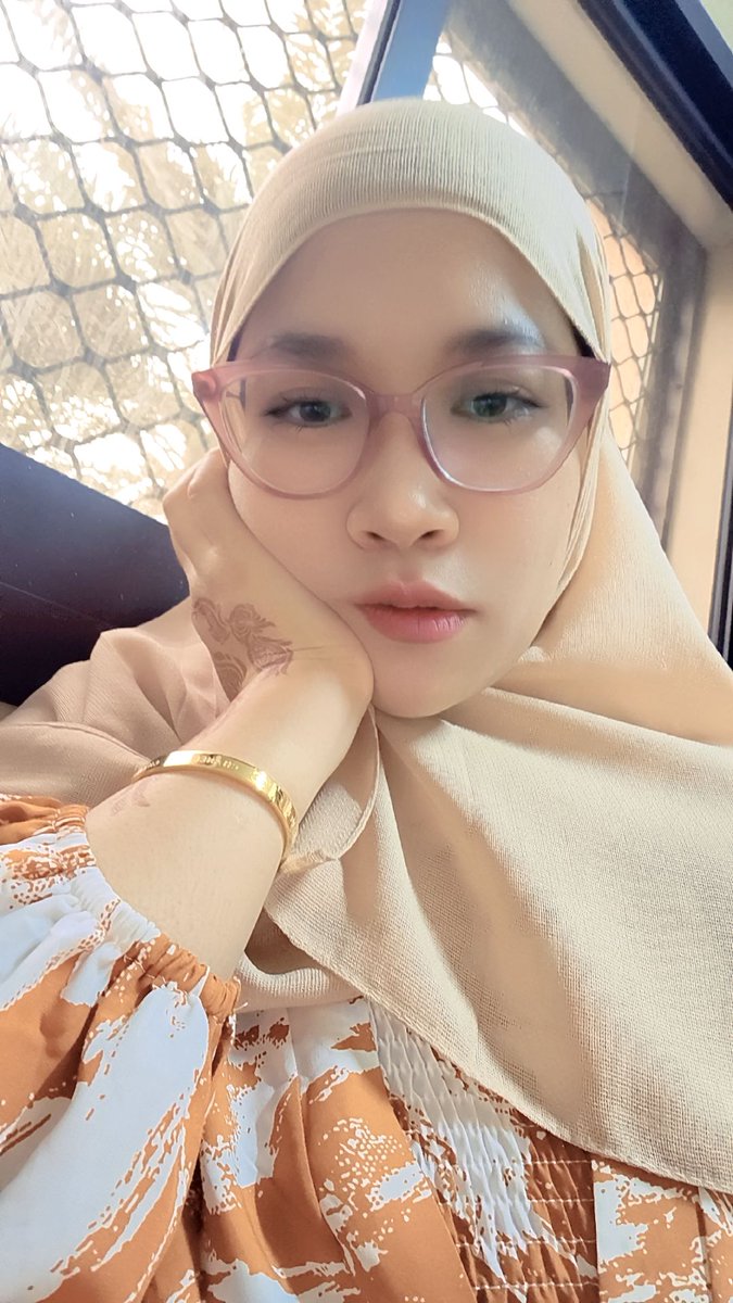 Lagi mikir sekaligus nyesel
Kenapa dulu gua dukung Prabowo ya Allah..😣
Cekcok dengan saudara
Debat sana sini. Pasang badan buat manusia yg katanya macan asia
Gak tau nya kucing lapar..
Yg cuma bisa meong meong 🤦🏻‍♀️🤦🏻‍♀️