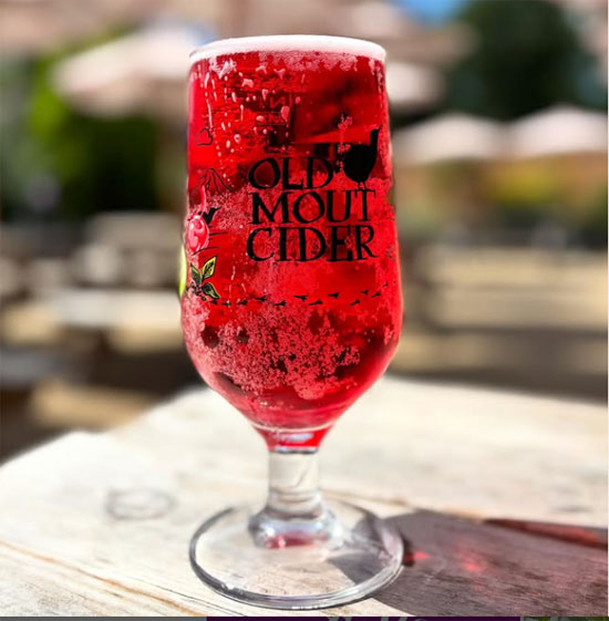 PinnerLocal's tweet image. Queens Head #Pinner. Berries and cherries Old Mout Cider is now available on draught !!! @PinnerAssociat  @Pinner_Business @AndrewPearce_10 @angieschemist @DSimmonds_RNP @jafvans @QueensHeadPinn