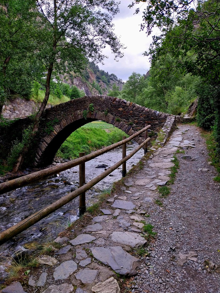 carlosguardia10's tweet photo. El camí real de Llorts (Andorra) ha estat, històricament, l'artèria principal de comunicació de la vall de la Valira del Nord, fins a la construcció de la moderna carretera. Encara es conserven algunes seccions del camí de bast. https://t.co/7GuUkEBioE