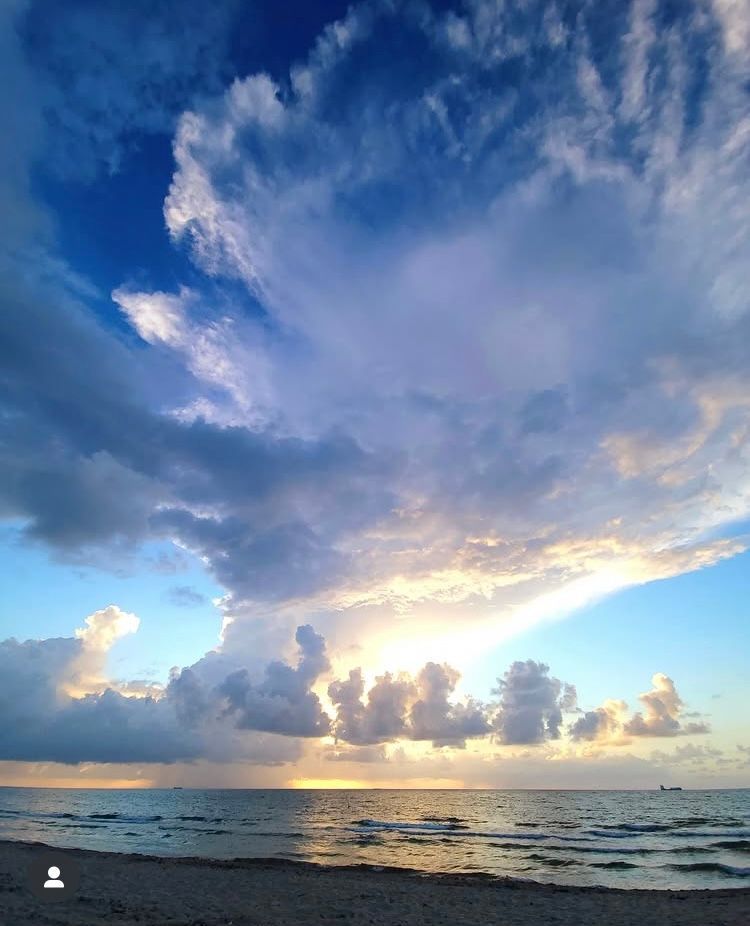 Rise &amp; shine, Fort Lauderdale! ✨ 

#goodmorning #fortlauderdale #fortlauderdalemagazine #FLMag #morning #southflorida #florida #july #summer #beach #laudy #wakeup #ftlauderdale #july4th #lauderdale #broward #sunday #weekend #oceanview #visitflorida #lauderdale #visitlauderdale