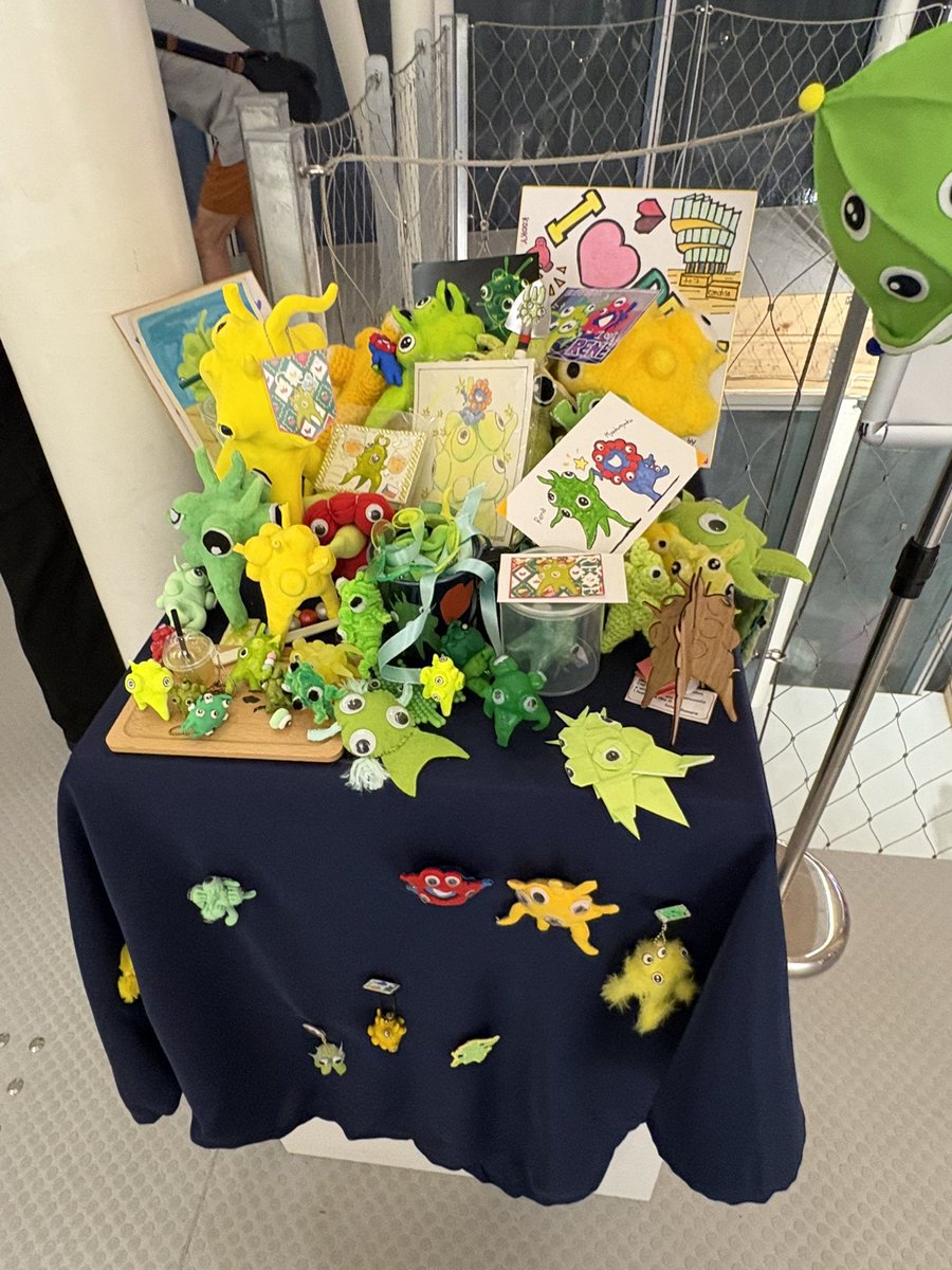 sumi_expo's tweet image. ちょっと待って多分私
運を今日で使い果たした気がする...😭
前に私が寄贈したレネコップ、
ファンアート祭壇に飾ってくださってた上に、
お姉さんにレネプレート頂いた
この後レネ御神体を割ったりしないと
採算つかないくらい幸せなんだが。
(ネガティブ思考←