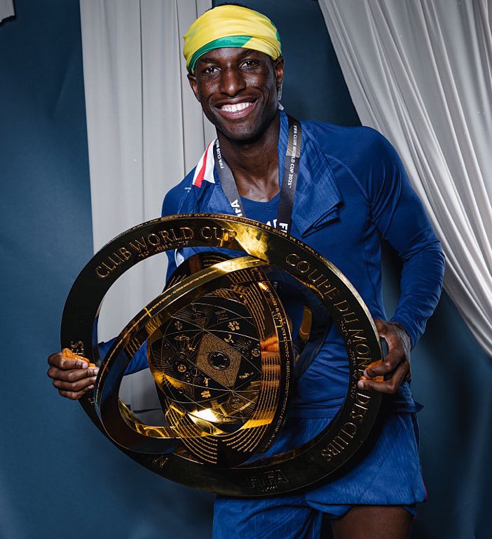 AmorimEra's tweet image. 🚨 | BREAKING:

Manchester United have held talks with Nicolas Jackson&apos;s representative Ali Barat over a potential move. 

A lot needs to happen in terms of outgoings for United but one that could happen in the right circumstances.

[@NizaarKinsella]