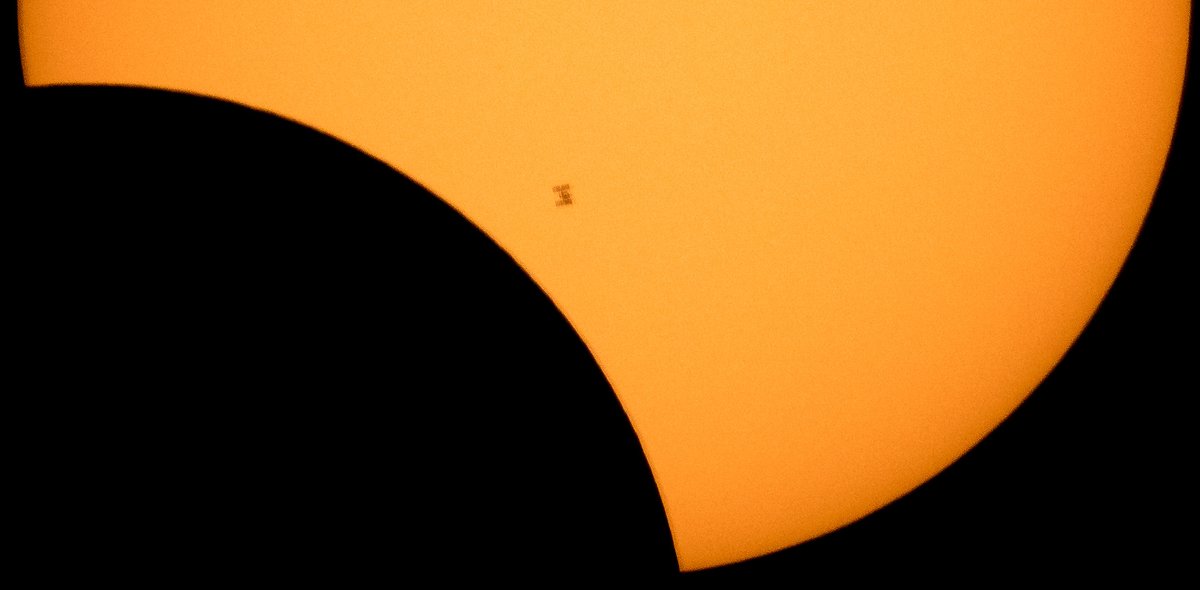 MattKik's tweet image. Holy crap! I just stumbled across this image I'd not seen before. Taken on the 21st July 2017 during the eclipse, here you see the moon moving in front of the sun, and the ISS moving in front of both of them. How cool is that!?
Image credit: NASA/Bill Ingalls @ingallsimages