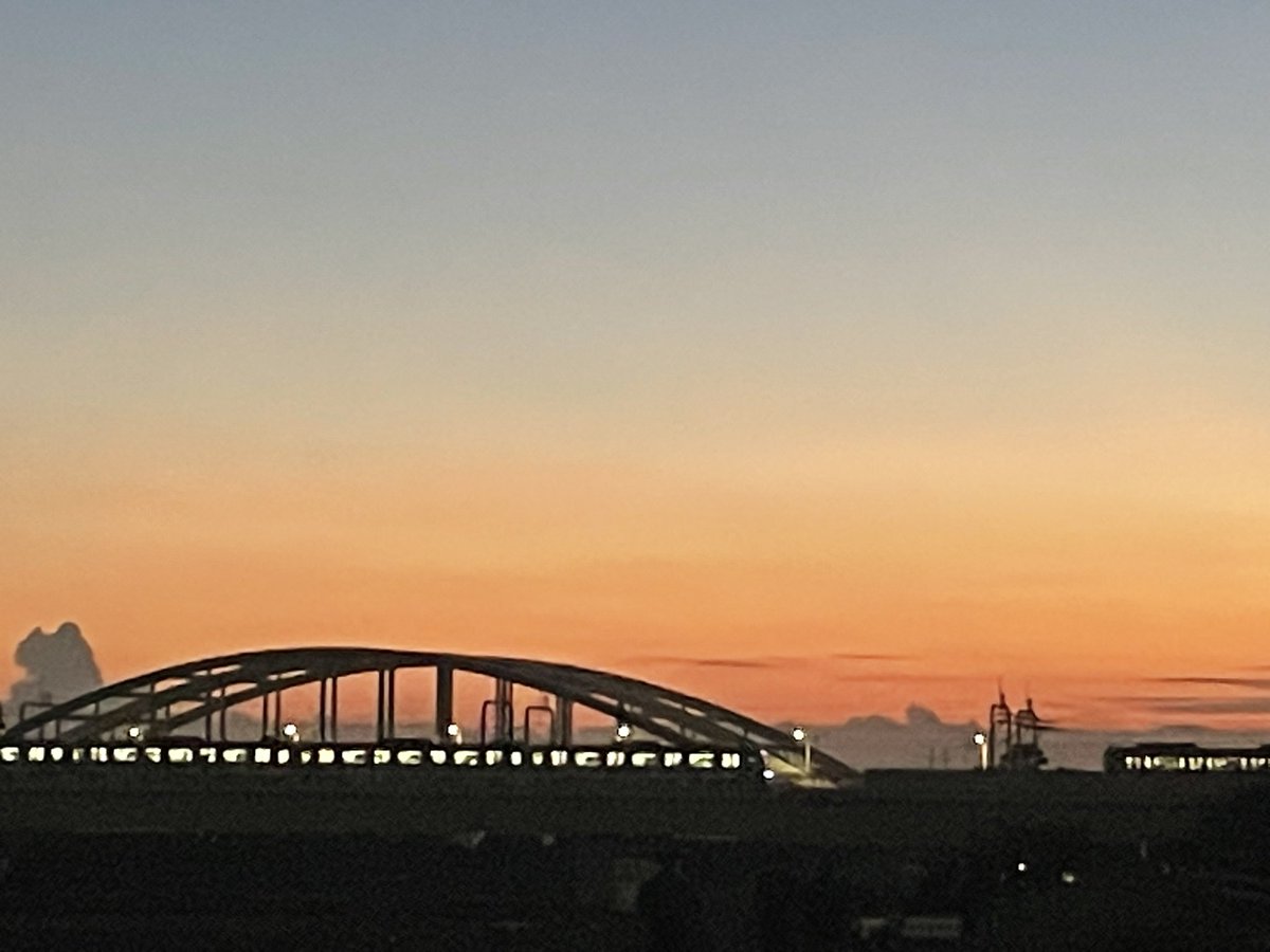 稽古帰りの夕焼け
電車の走る風景が好きだー！