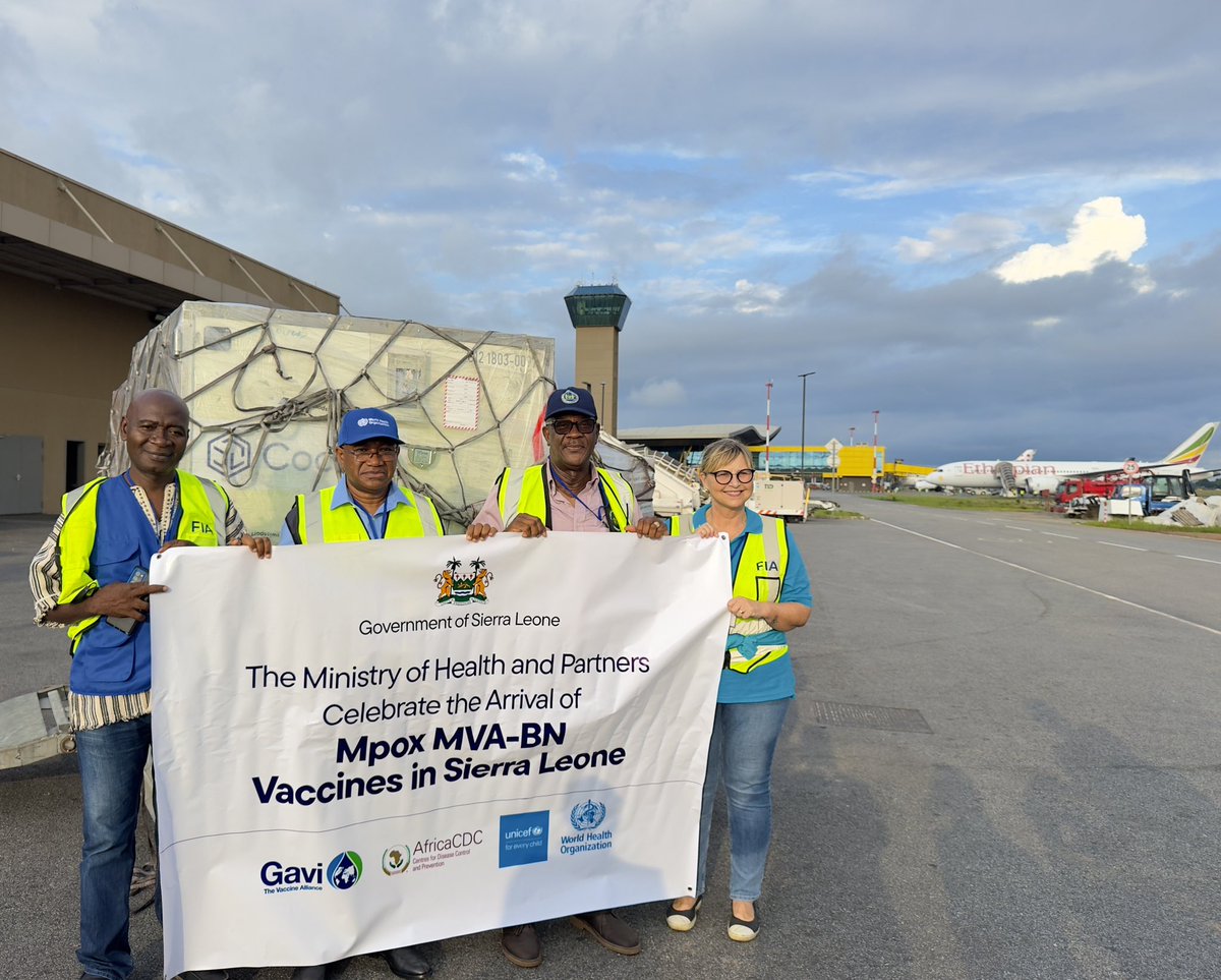 mohs_sl's tweet image. Another major win in the fight against #Mpox in #SierraLeone as #GoVSL @DembyAustin @npha_sl just received another 50,000 additional doses of vaccines. Made possible through @gavi , @AfricaCDC, @WHOSierraLeone @UNICEFSL, these drugs will increase chances of defeating the virus.