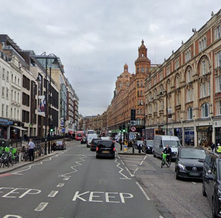 Knowledgepoint's tweet image. Then & Now: Brompton Road, Knightsbridge, 1953.
Looking towards Harrods. The road has a rich history, including its use as a wartime command center during World War II at the disused Brompton Road tube station.
Any guess to the make of the Bradleys van?