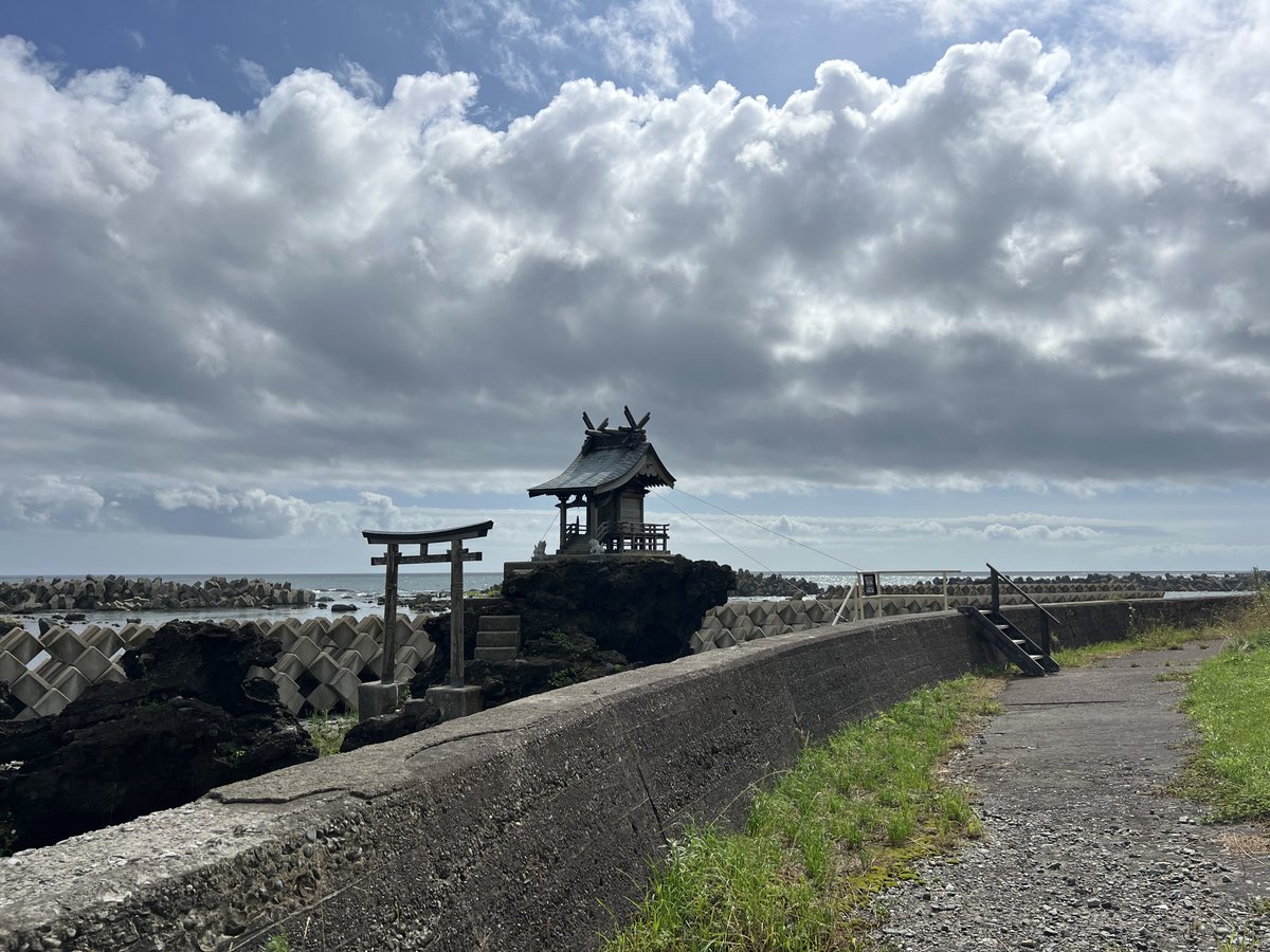 dangomushi_hkd's tweet image. 今日のお散歩。不思議な場所を見つけた。奇岩雲石、八雲町の天然記念物と記されている。
