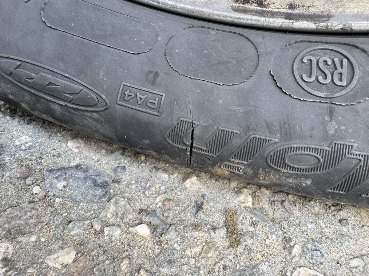 svora_go's tweet image. Help get new tires and repair the bottom of the car and the torn protection on the car $365
🅿️🅿️gosvora@gmail.com