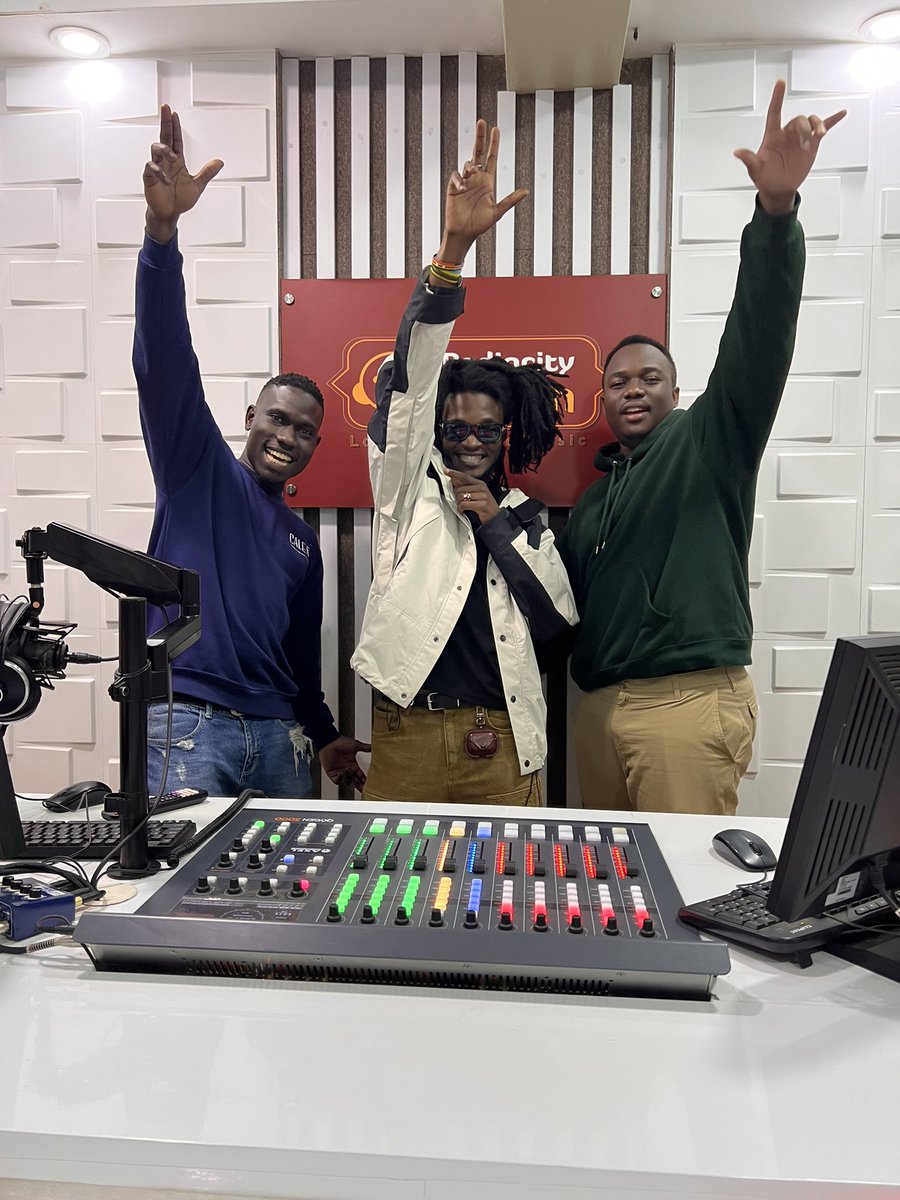 OrijinalJenesis's tweet image. Love to the @97fmRadiocity #SNMS for the #Unscripted premiere ❤️🔥🔥 
ffm.to/unscripted-jen…