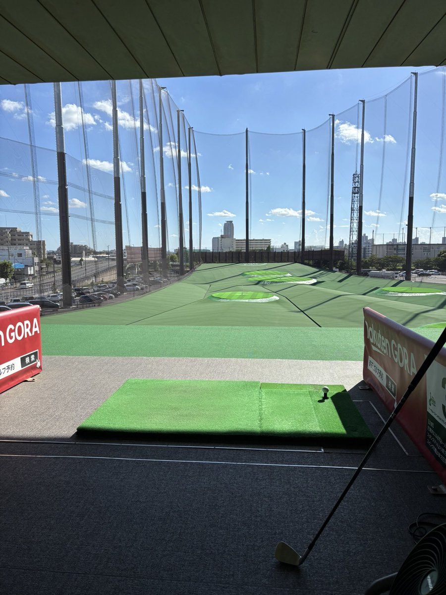 tsune_golf's tweet photo. 今度の日曜日ラウンドが決まったのでいつもの練習場へ🏌️‍♂️

この暑さの中、今日はハーフショット多めで乗り切ろうと思います💦 https://t.co/vRyUbIikWy