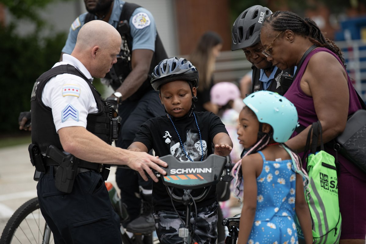 Chicago_Police's tweet image. The Chicago Police Department hosted a Bike Safety Day at Public Safety Headquarters this weekend. Youth bikes were donated to our young community members, who were also fitted with helmets. Youth in attendance also received bike safety training from our Critical Incident…