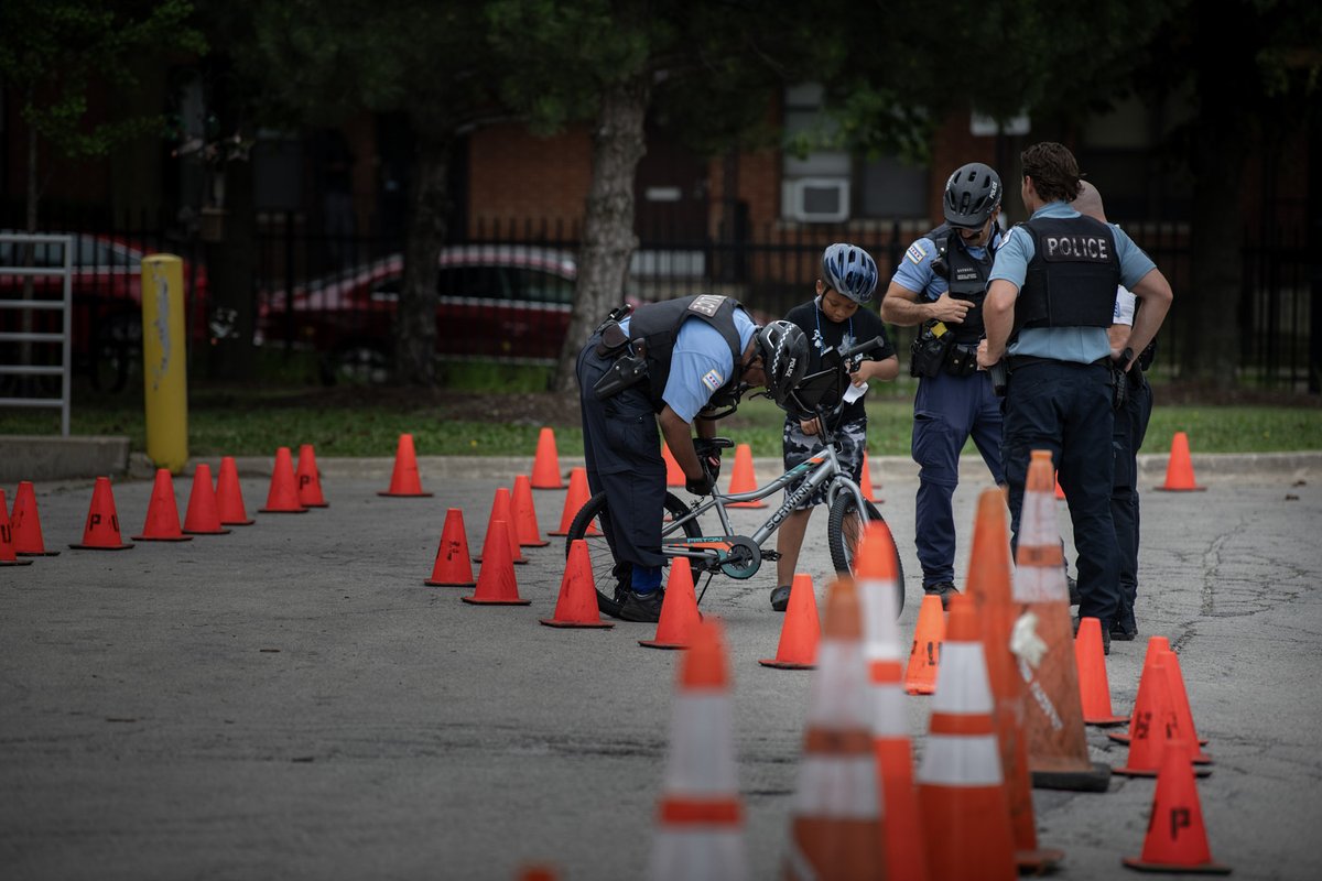 Chicago_Police's tweet image. The Chicago Police Department hosted a Bike Safety Day at Public Safety Headquarters this weekend. Youth bikes were donated to our young community members, who were also fitted with helmets. Youth in attendance also received bike safety training from our Critical Incident…