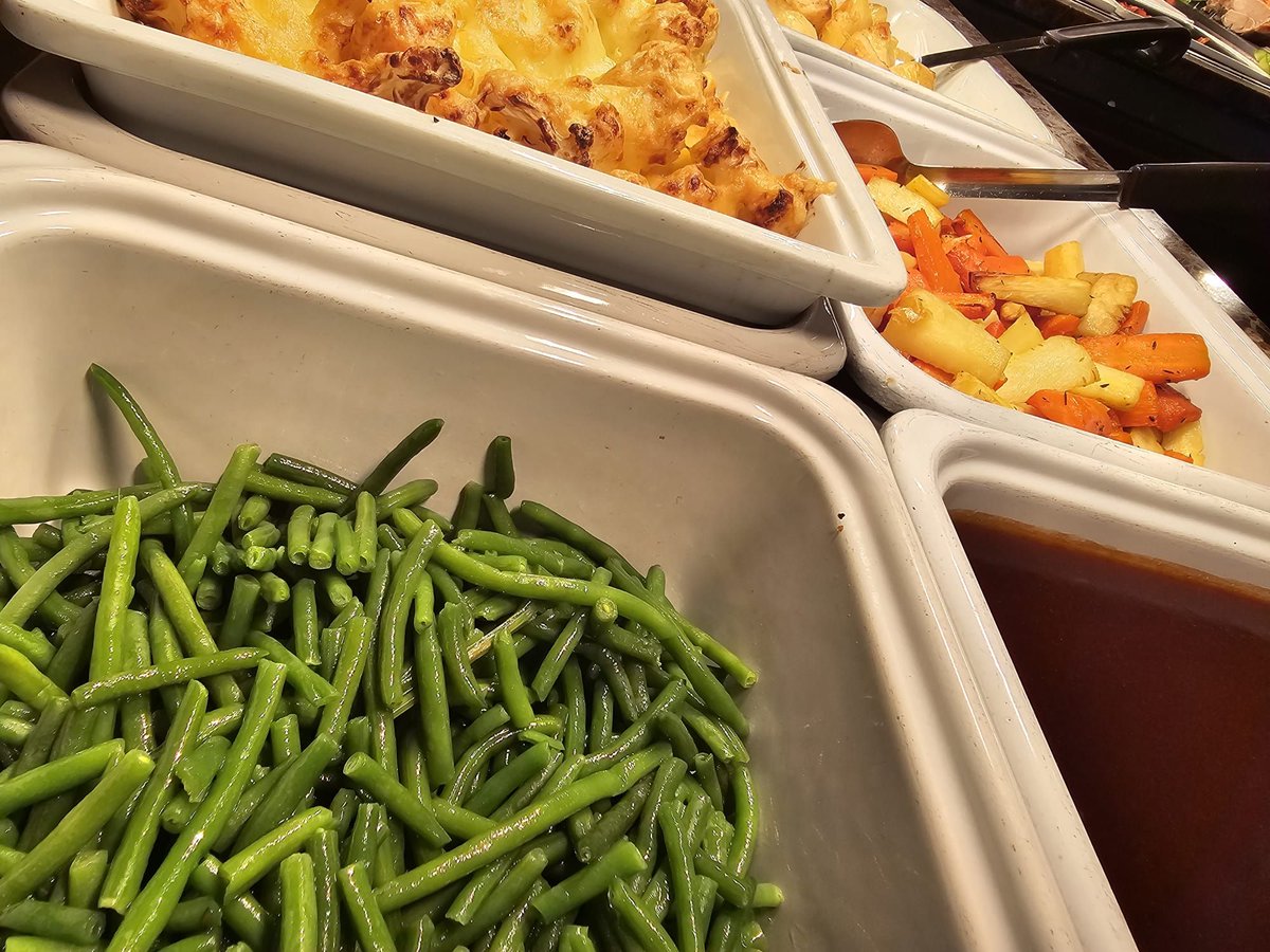 HeathCourtHotel's tweet image. Today is the day.... our carvery returns from 12.30pm - 6.30pm! If you haven&apos;t already booked your table give us a call on 01638 667171.

#Carvery #SundayLunch #BookYourTable #HeathCourtHotel #Newmarket #NewmarketSuffolk