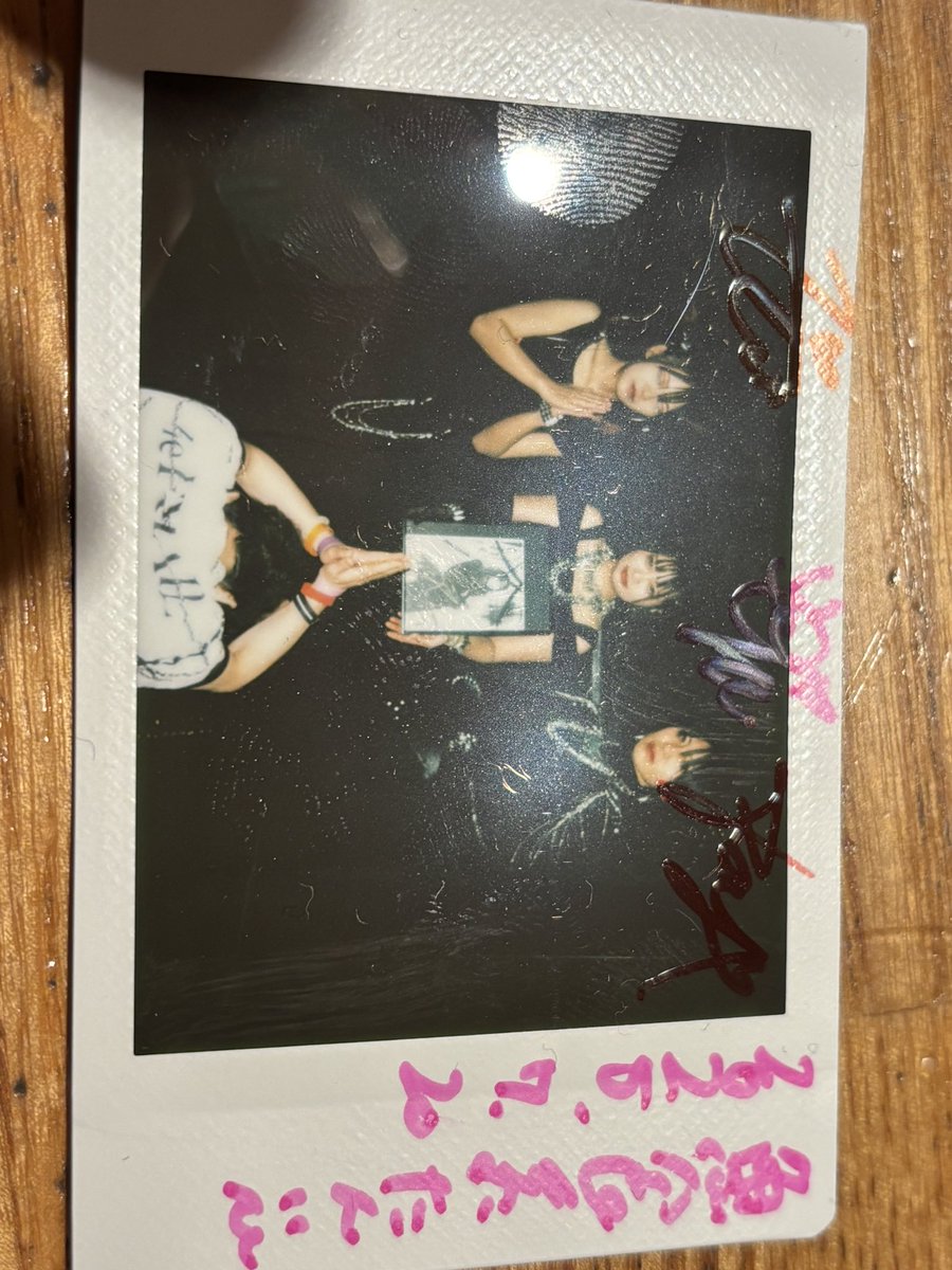 seafoodeater813's tweet photo. #青柳ナツヲ さんの生前葬に参列してきました✨
#GUNGIRE と #theFꓤAIL のツーマン楽しかったー😆
新譜 #OUTLIVE と #DUALNATUꓤE も入手できたし、ちゃんと弔うこともできました🙇🙏
本人不在でも主役になれる存在感が凄いよね🤣 https://t.co/vu8U8dudJd