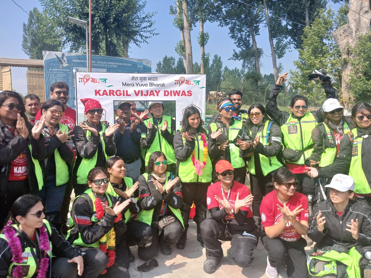 ZubairChowdhary's tweet image. A powerful tribute in motion! 🇮🇳
26 brave women bikers leading the MY Bharat Bike Expedition from Jammu to Kargil, saluting the heroes of #KargilVijayDiwas and #OperationSindoor
Today, the expedition reached Srinagar, where the #MYBHARAT #Srinagar team gave a heartfelt welcome…